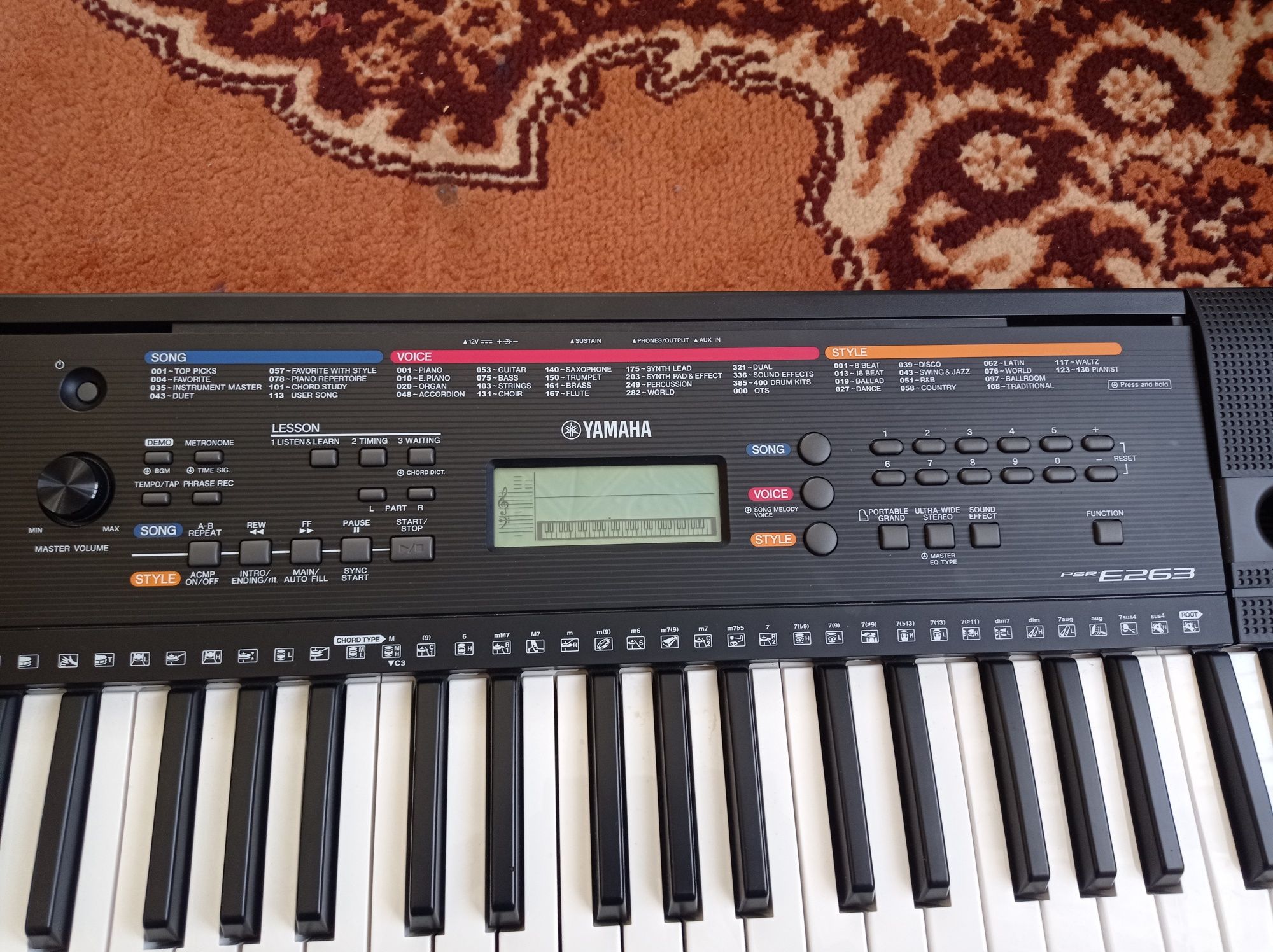 Прродам синтезатор Yamaha PSR e263