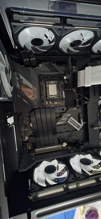 Intel 12700kf si placa de baza Asus Rog Strix z690 F