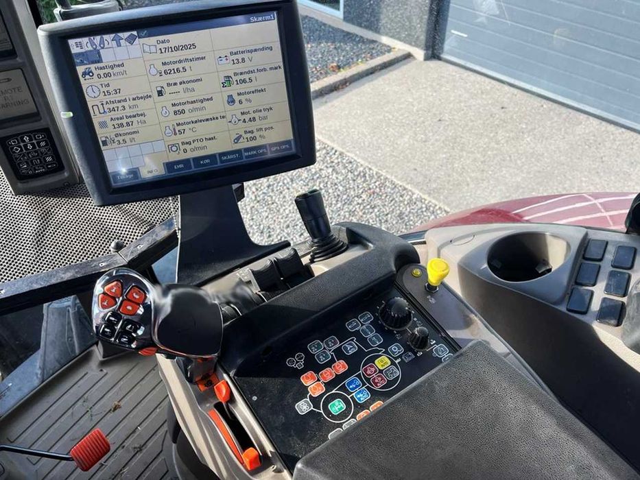 Колесный трактор  Case IH PUMA 185 CVX Med frontlift RED Model