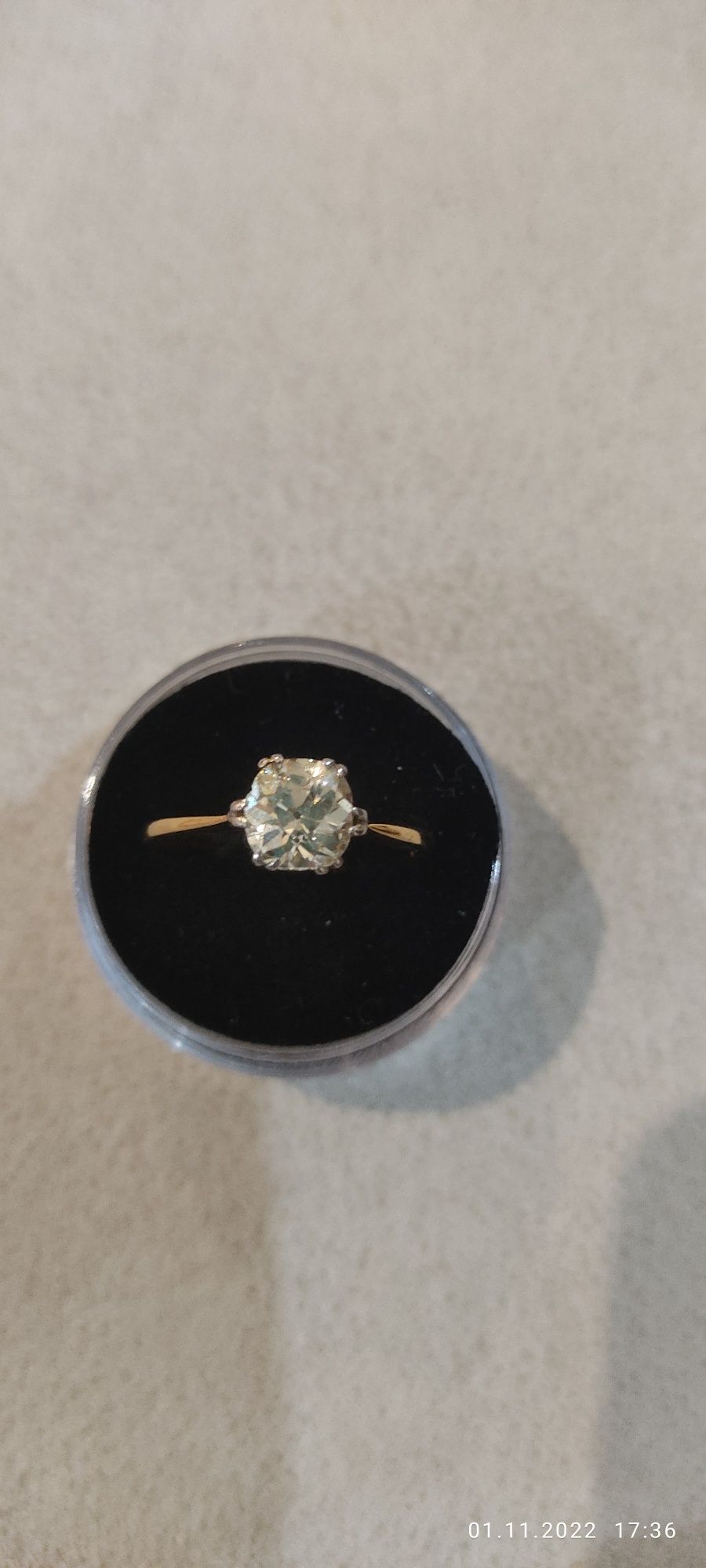 14 к златен годежен пръстен с 0.9 карата диамант