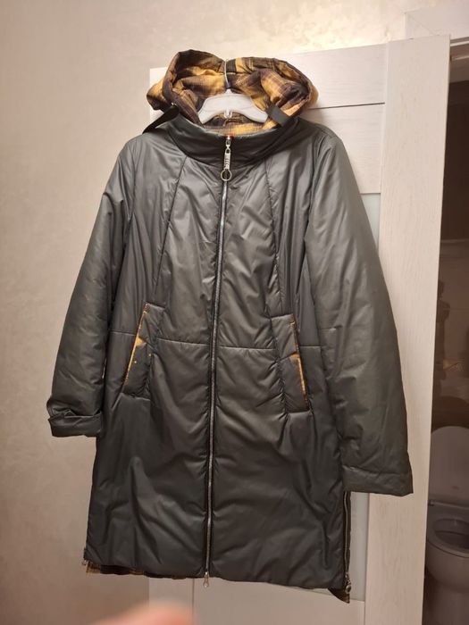 Куртка весення в отличном состоянии как новая, теплая