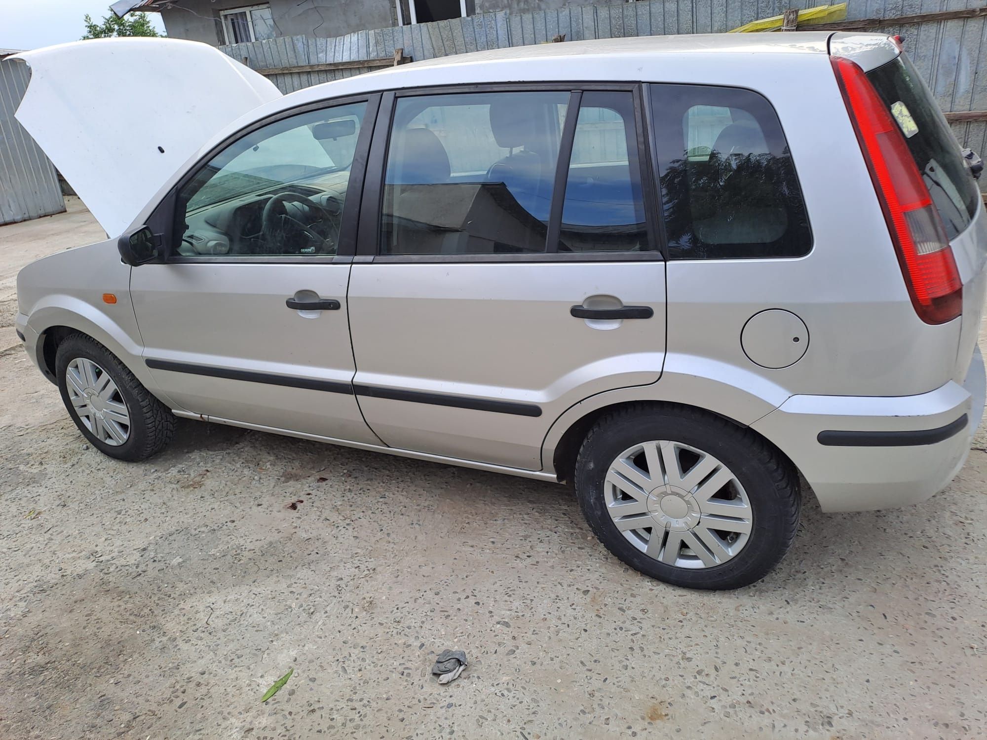 Capota aripa usa far trager radiator Ford Fusion