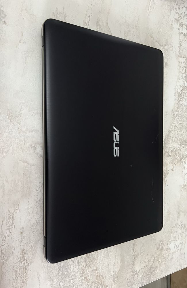 Laptop Asus 15-inch