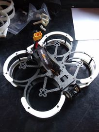 Сглобяване на поръчкови FPV дронове