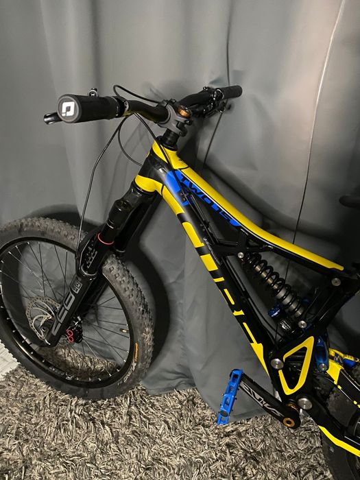 Bicicleta Cube 2  downhill custom cu piese profesional