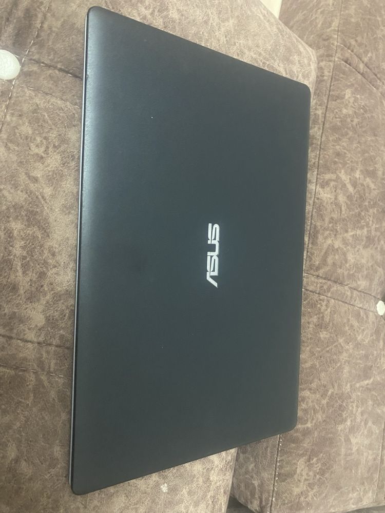 ноутбук asus……………