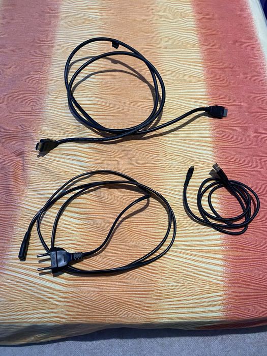 Продавам PS4 FAT 500GB с джойстик+ 7 игри за които се доплаща