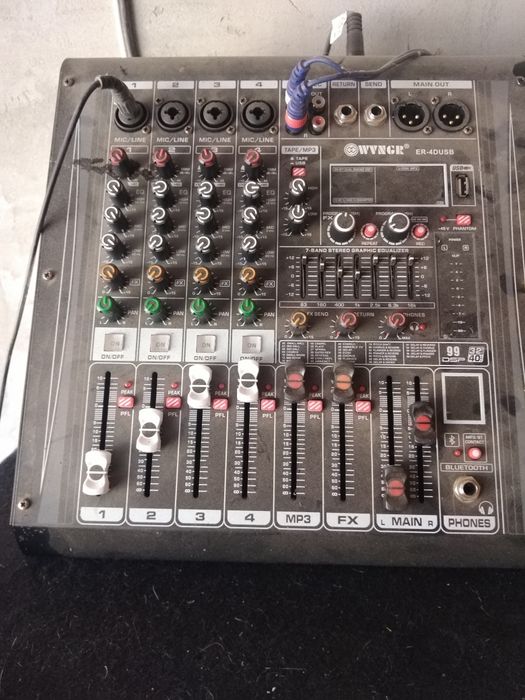 Mixer profesional și boxă pe 3 cai