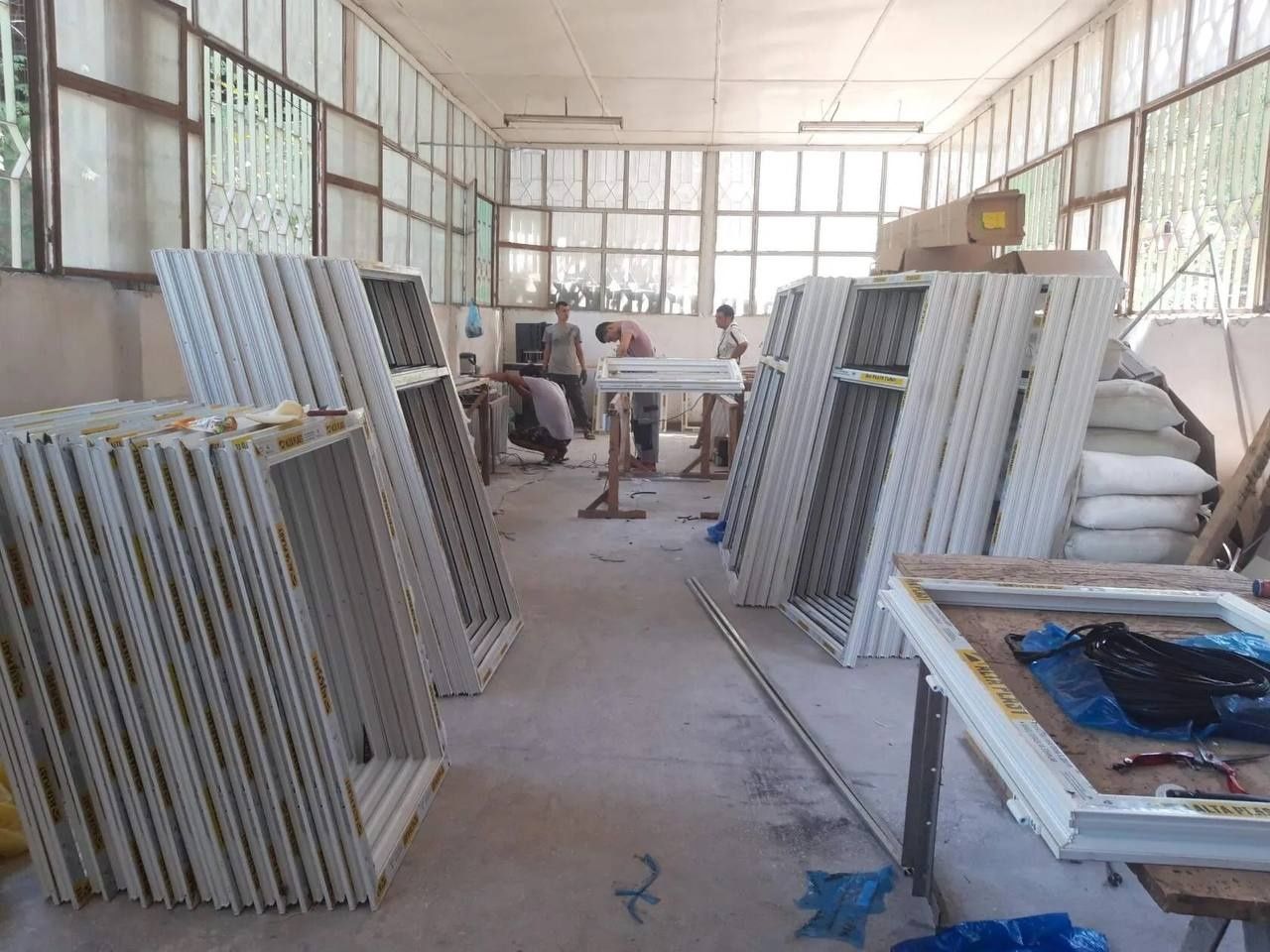 Akfa plast alyumin termo eshik romlàr yasap urnatib beramiz