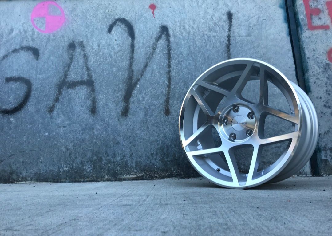 18 5х114.3 3sdm 0.08 Honda Hyundai Mitsubushi Toyota Subaru Kia Acura