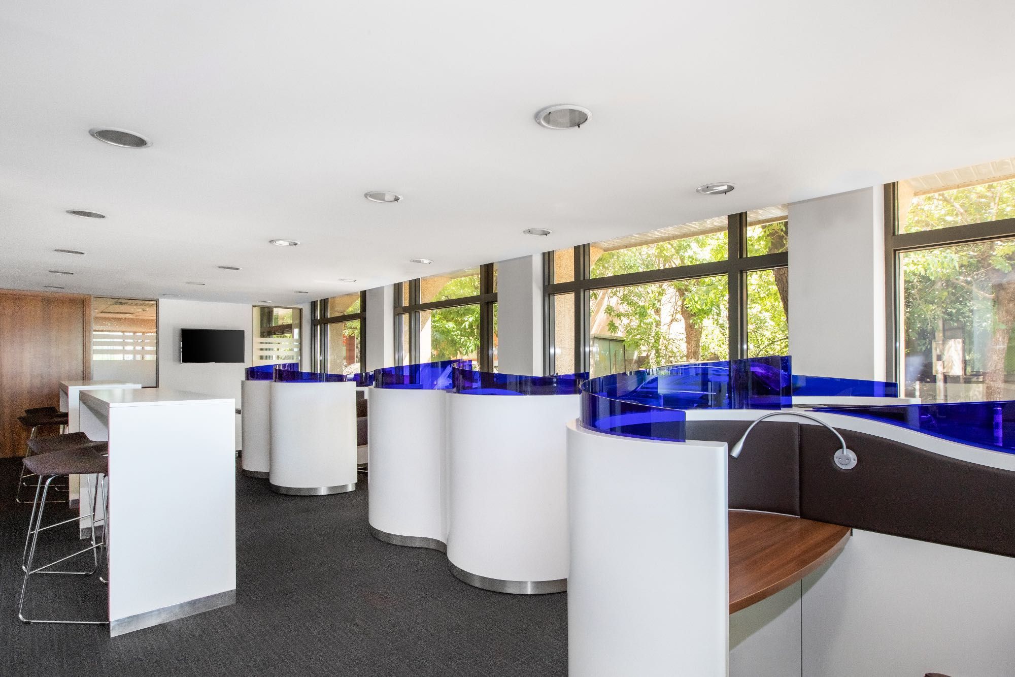 Самостоятелно офис пространство за 5 души в Regus City West