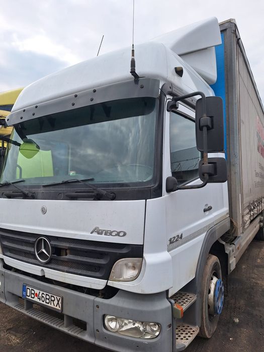 Camion cu remorca tip tandem