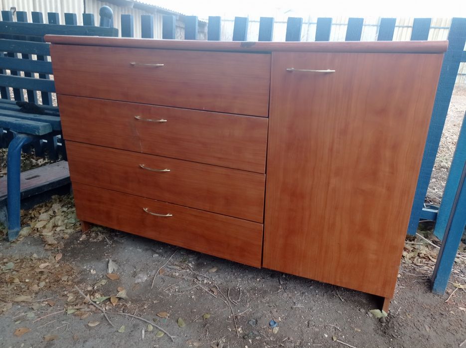 Комод продам срочно