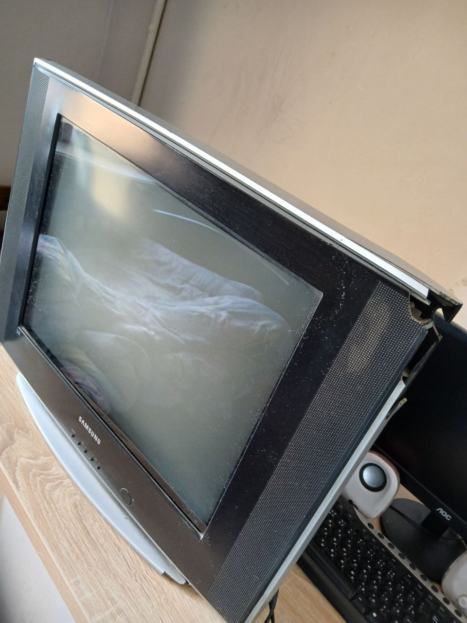Телевизор Samsung 54 см