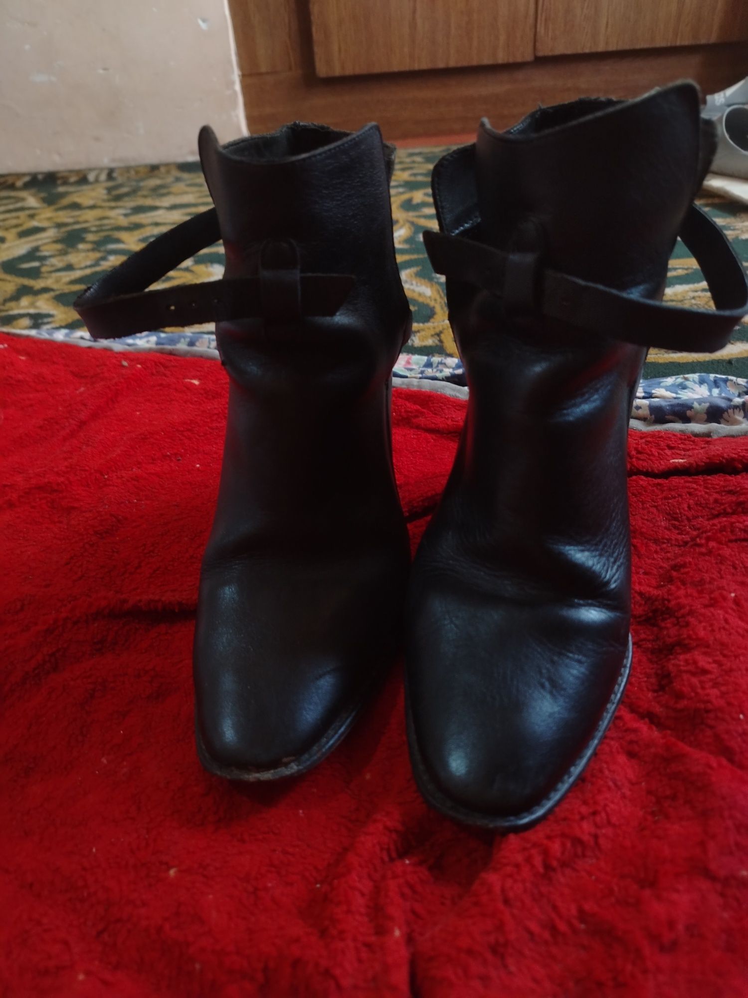 Сапоги женские из чистой кожи  на каблуках