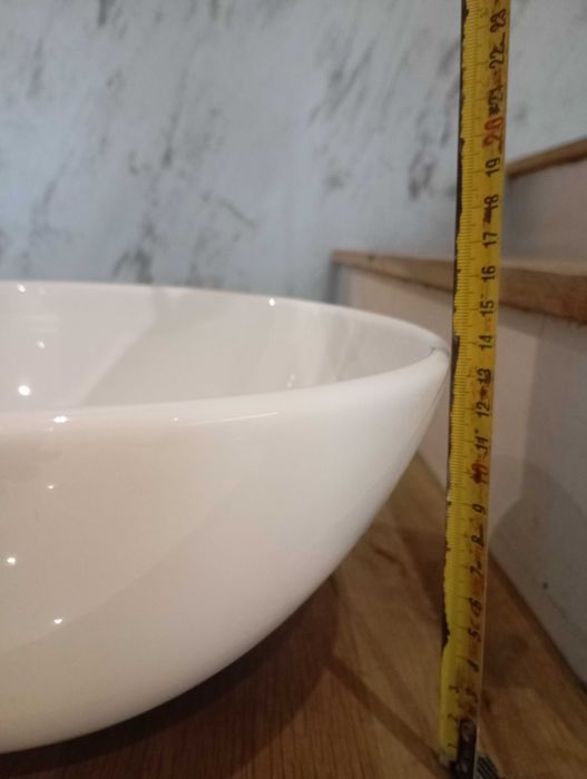 Продавам керамични стоящи мивки-2бр.