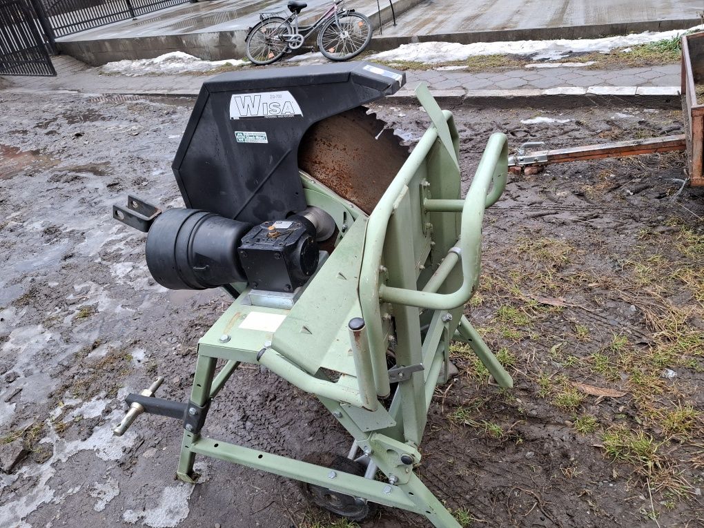 Vând circular după tractor