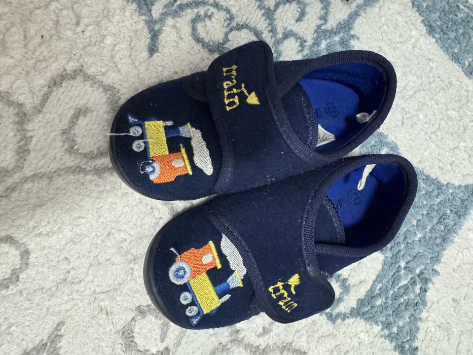 Продам детскую обувь