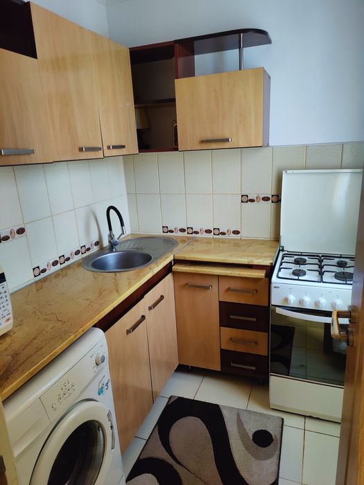 Închiriez apartament 1 cam, zona Alexandru cel Bun