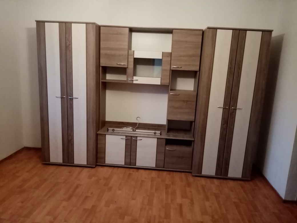 Vând mobila de living