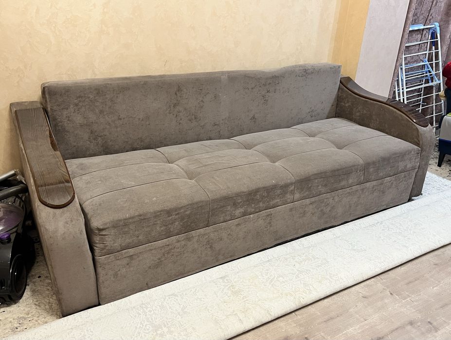 Диван, самовывоз почти даром