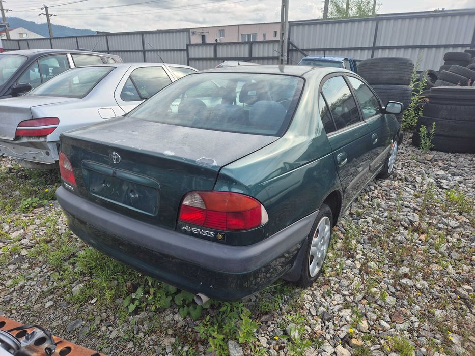 Dezmembrez Toyota Avensis 1.8 benzina , an 1999, cutie manuala