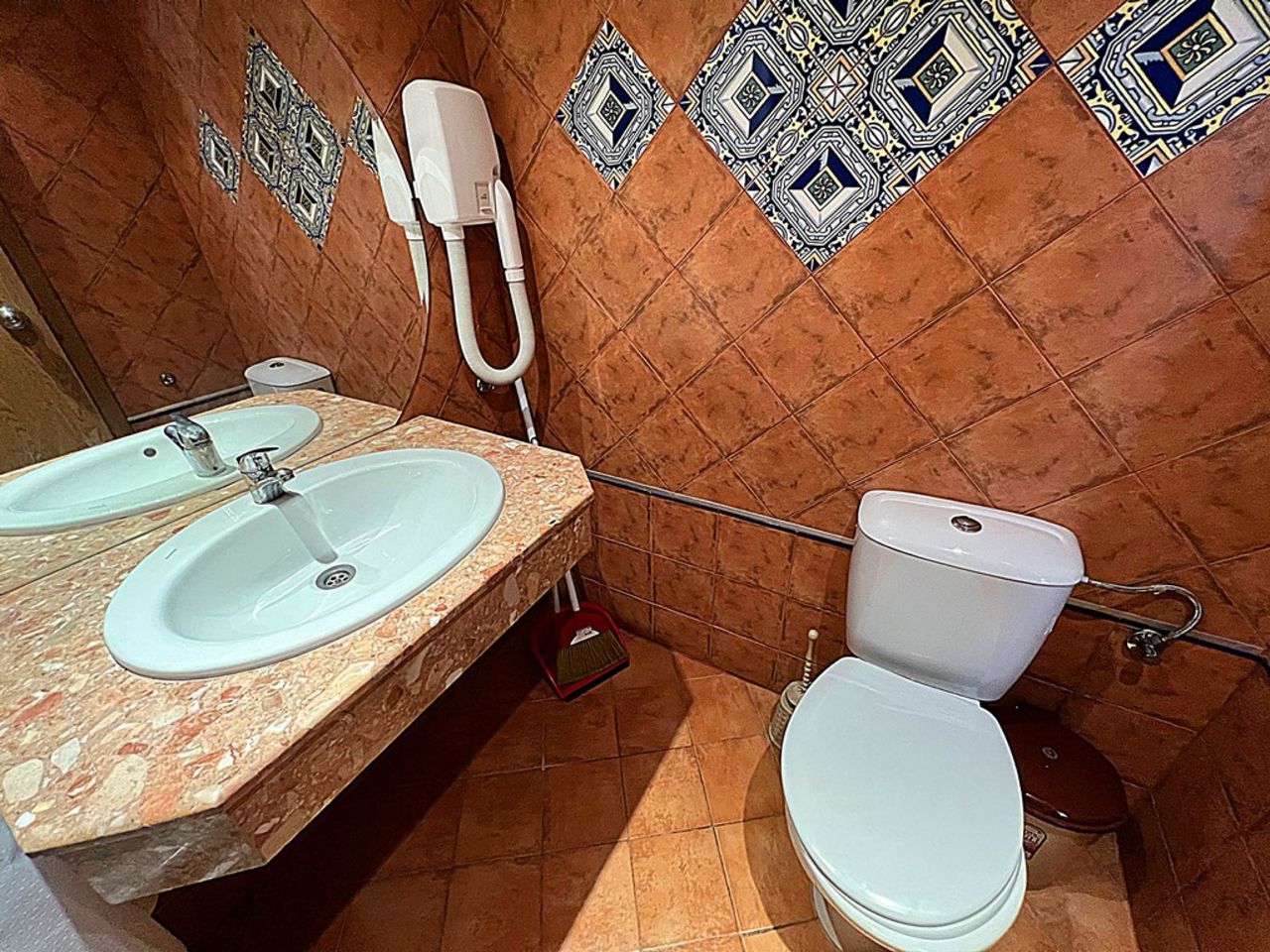 Продава се Двустаен апартамент в к.к. Елените - 64 кв.м за 665 €/кв.м - Снимка #15