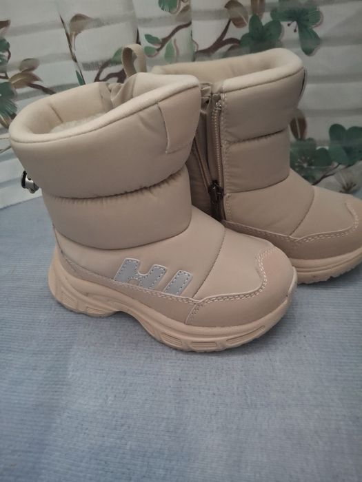 Новые сапожки  рр26 по стельки 15,5 см