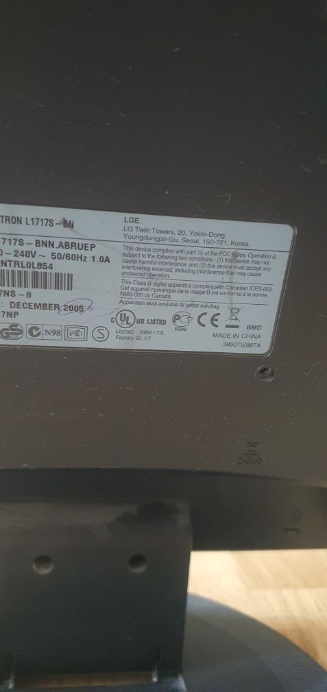 Монитор LG  настольный