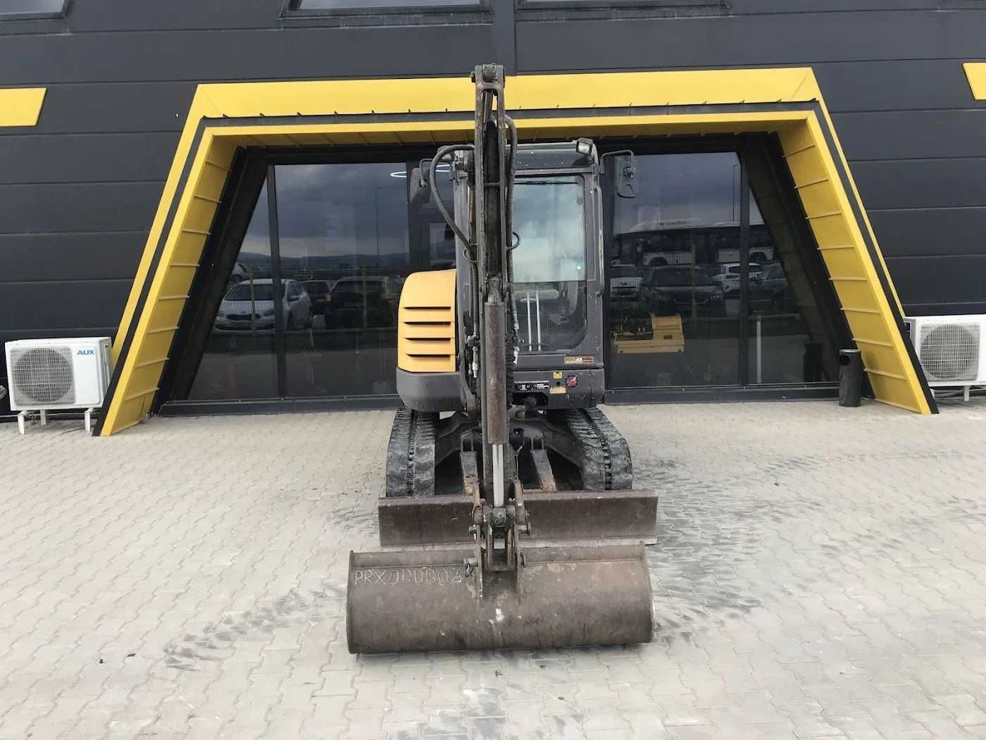 Мини багер 3000 кг Volvo EC27C ПОД НАЕМ от Рентекс