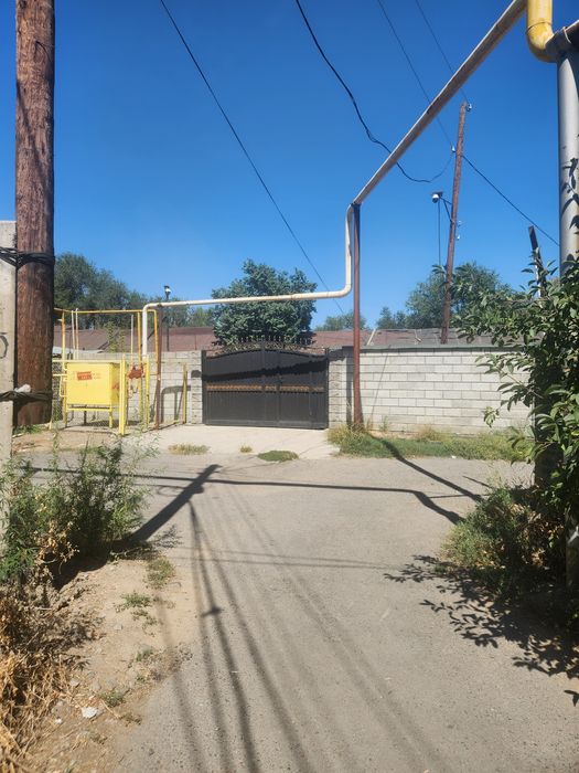 Участок с постройками