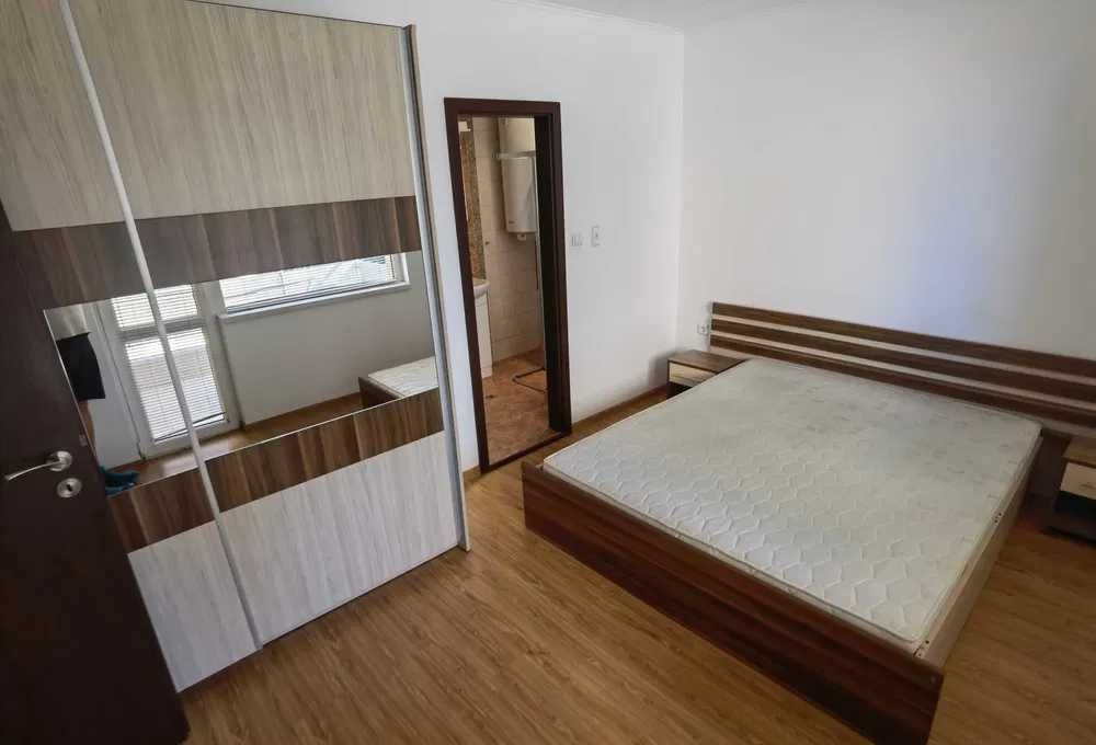 Тристаен обзаведен апартамент в центъра на Велико Търново