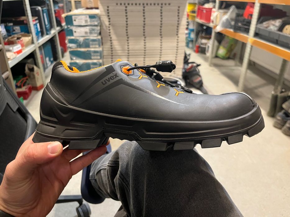 Vând Pantofi de protecție, 42, uvex VIBRAM S3 HI SRC 65222