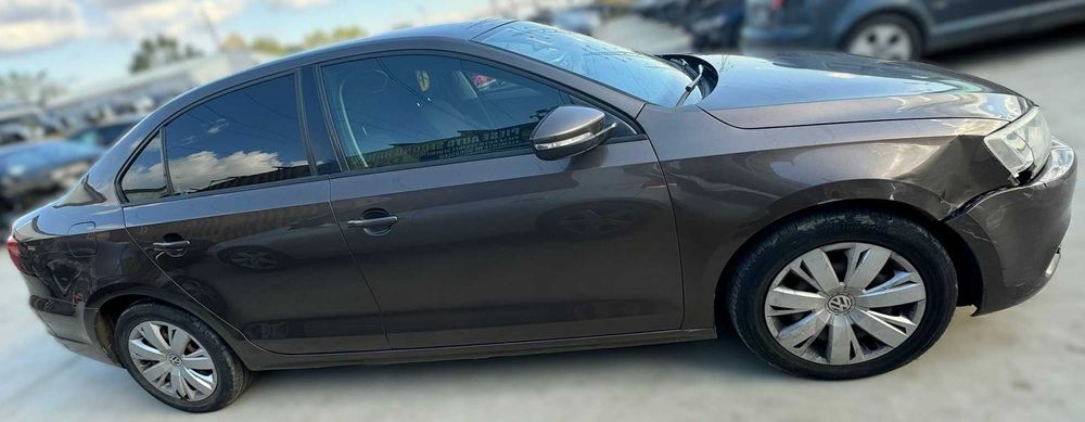 Dezmembrez VW Jetta 1.6D CAY 5+1trepte cod cutie LHW 2012 culoare LH8Z