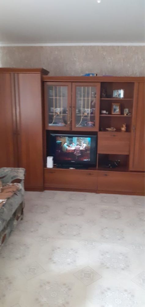 Продам мебель! Не дорого, кресла, диван, стенка, ковры!!!