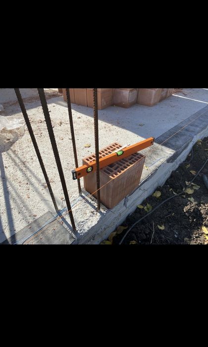 Construim case la rosu / gri .Amenajari interioare exterioare.