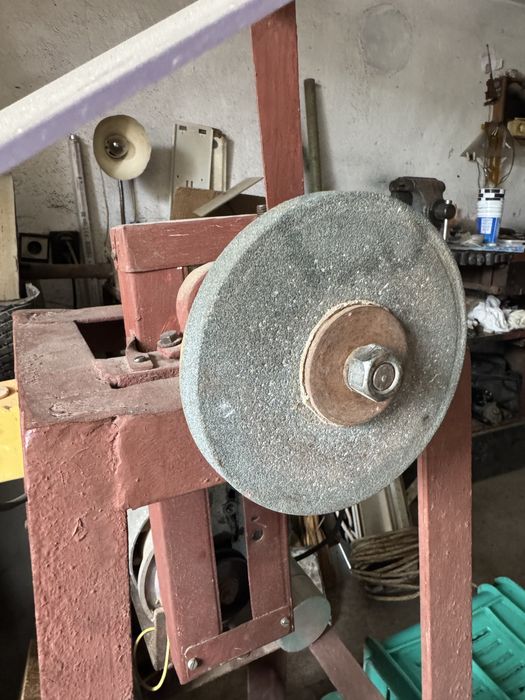 Продавам шмиргел монофазен