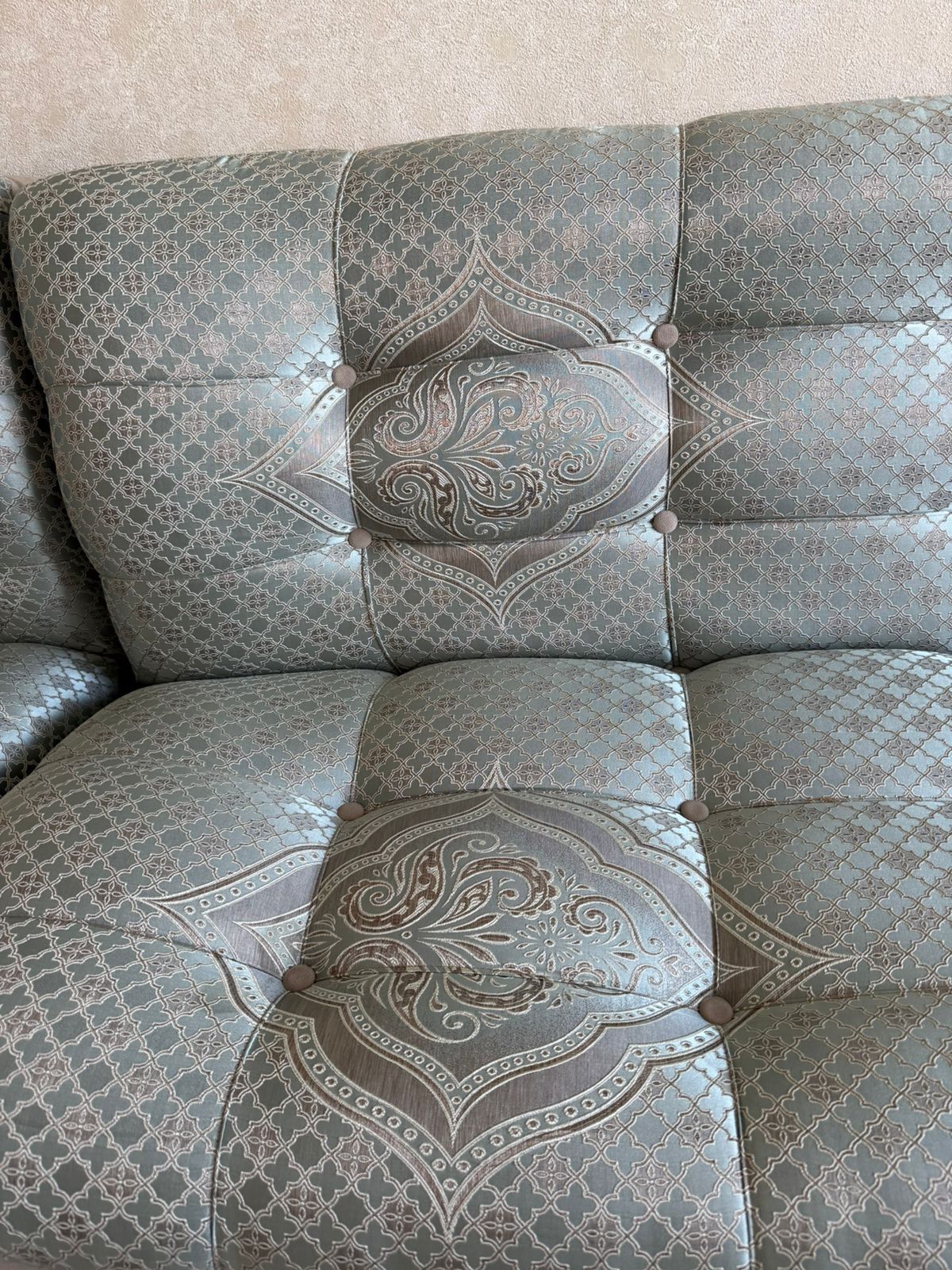 Срочно продам диван.