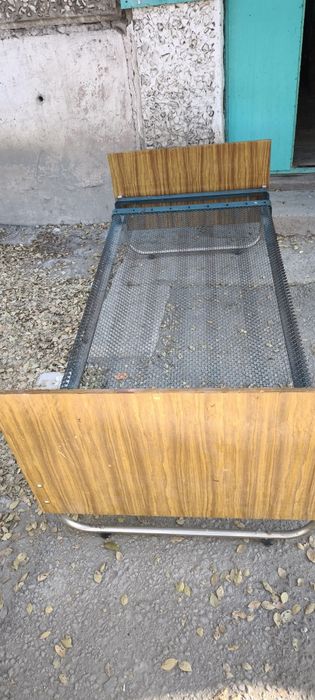 Памперная кровать в хорошем состоянии