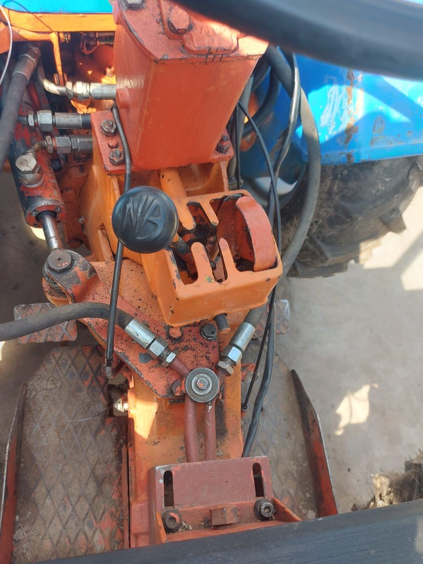 Tractor articulat 4×4