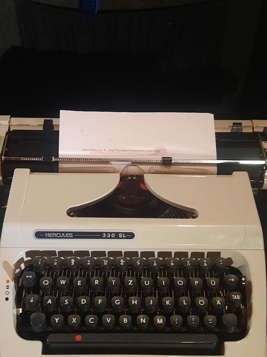 Mașină de scris Hercules 330 SL impecabilă
