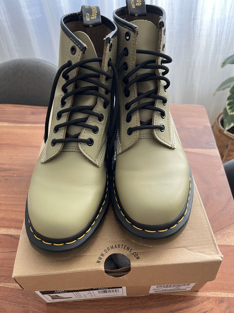 Dr. Martens боти с връзки
