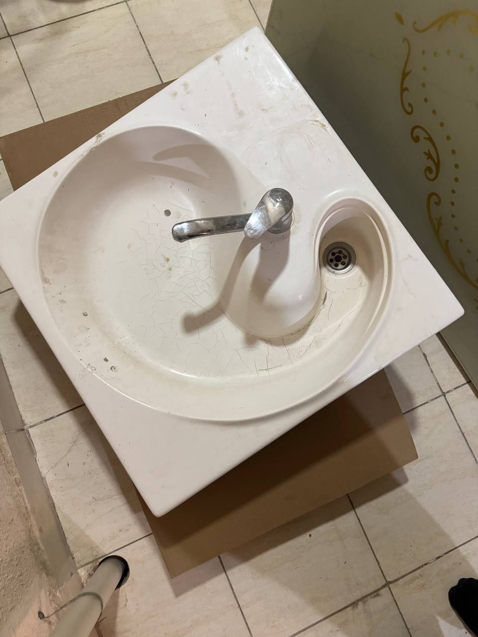 Раковина стриралкани устига мулжалланган