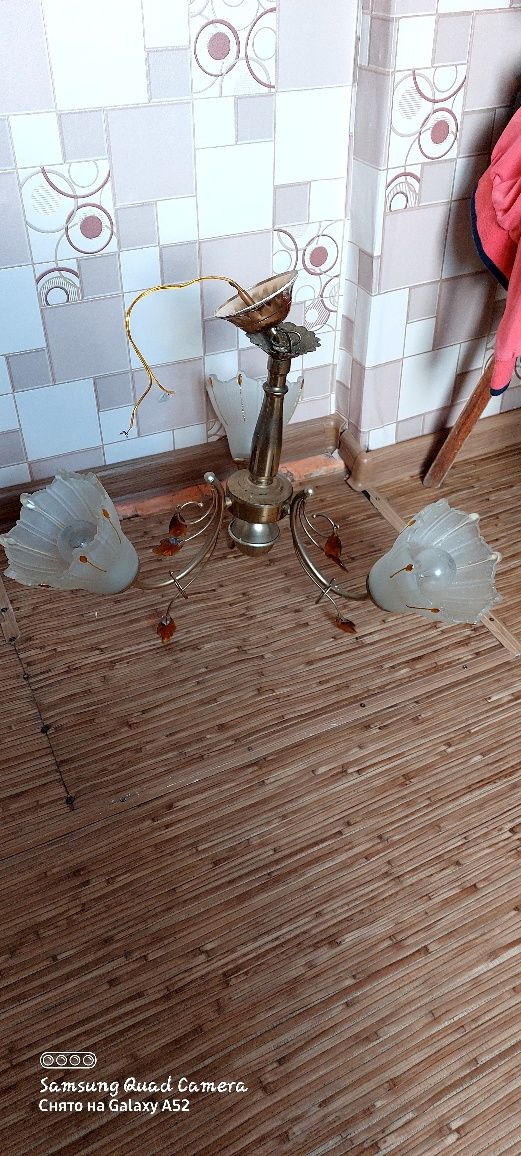Продаются люстры