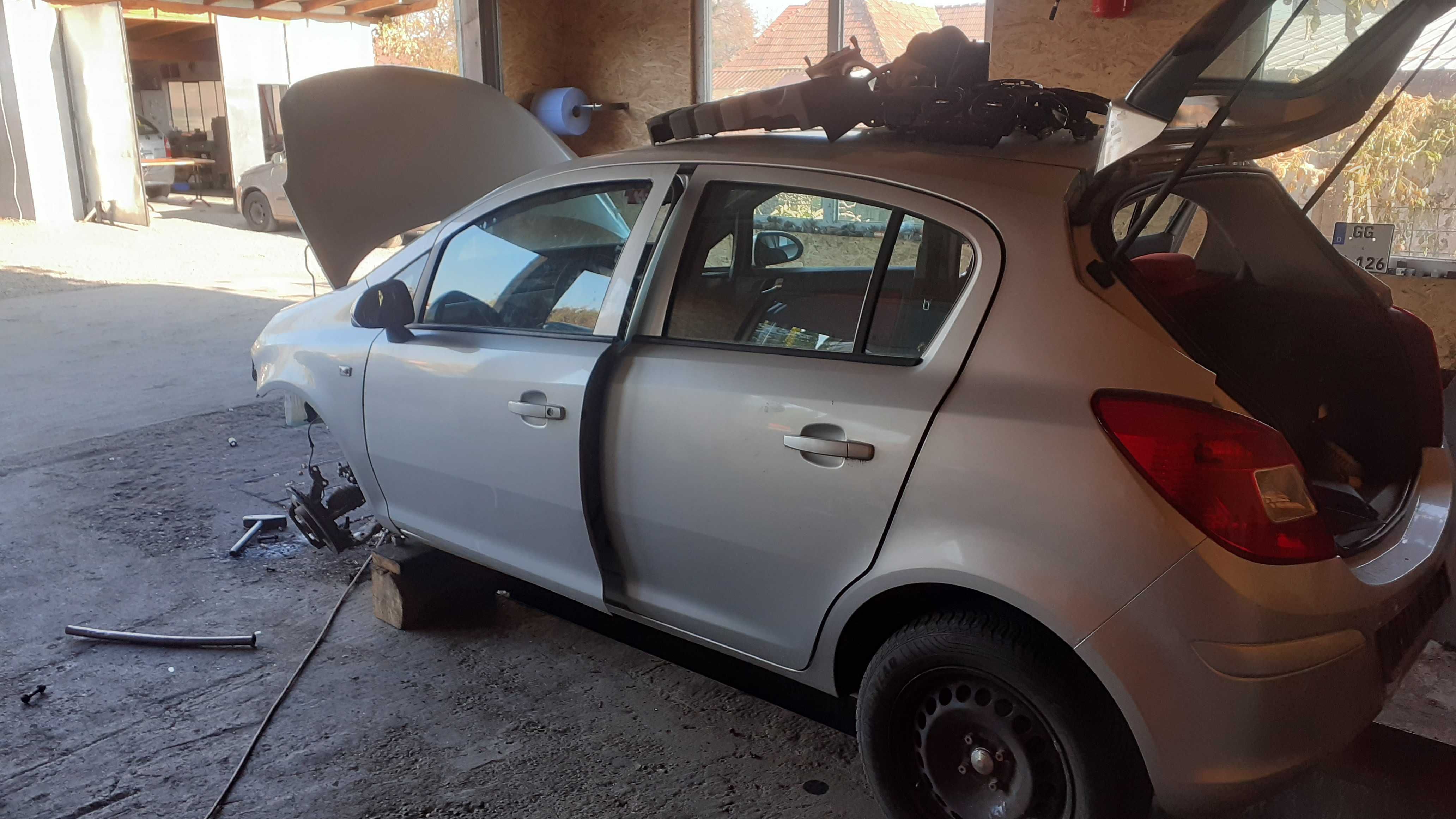 Dezmembrez Piese Opel Corsa D din 2007