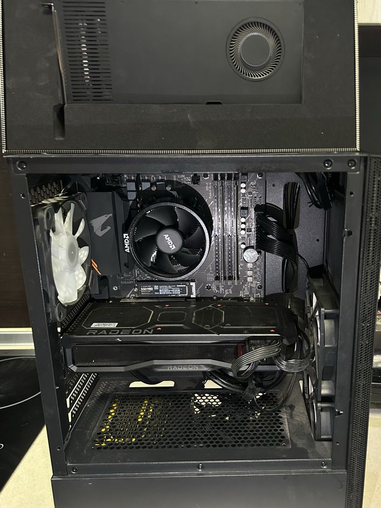 Настолен компютър с AMD Radeon RX 7900XT
