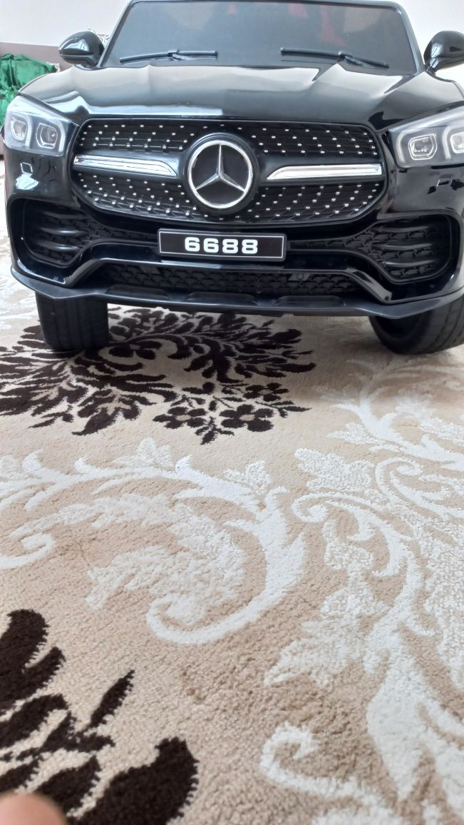 Продам игровую машину Mercedes Benz