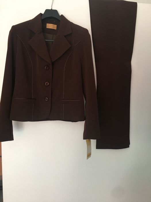 Нов Дамски костюм тъмно кафяв
