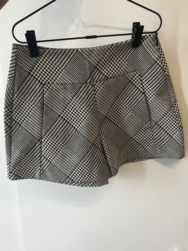 Къси панталонки ZARA XS