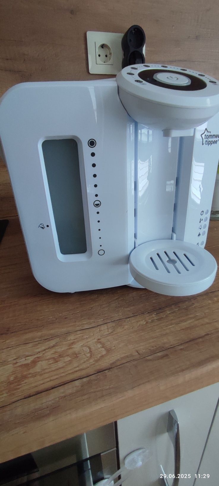 Tommee Tippee Електрически уред за приготвяне на адаптирано мляко